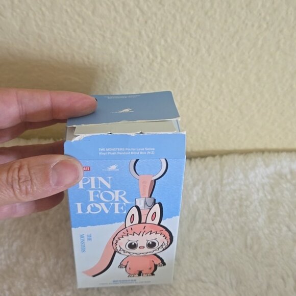 Pop Mart Pin For Love Labubu "&" - Picture 7 of 7